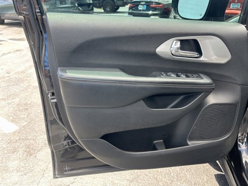 Used 2019 Chrysler Pacifica Touring-L Plus w/ Advanced Safetytec Group image 34