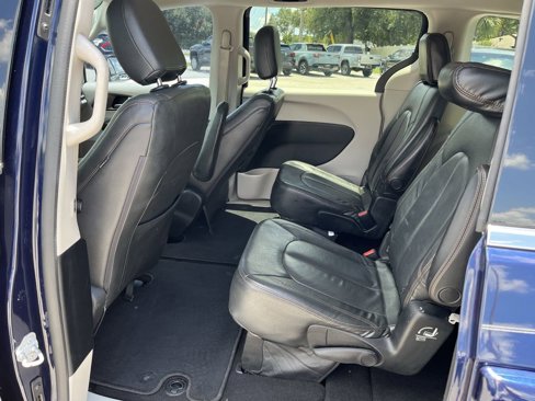 Used 2017 Chrysler Pacifica Touring image 15