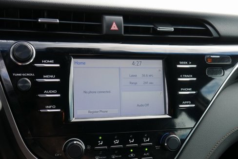 Used 2018 Toyota Camry LE image 18