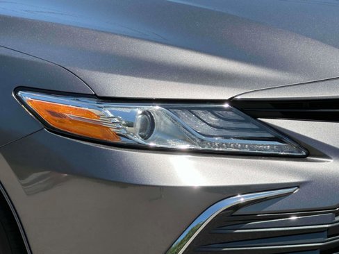 Used 2021 Toyota Camry XLE image 7