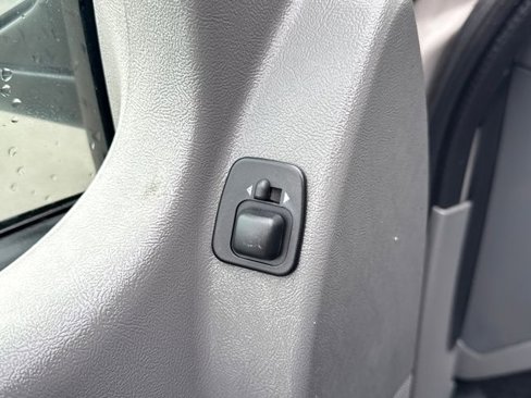 Used 2005 Ford Explorer Sport Trac XLT image 22