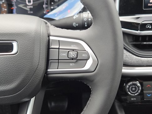 New 2025 Jeep Compass Latitude image 22