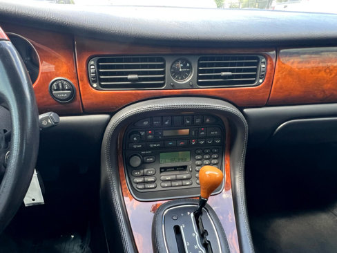 Used 1999 Jaguar XJ8 image 54
