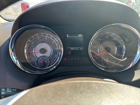 Used 2013 Chrysler Town & Country Touring image 32