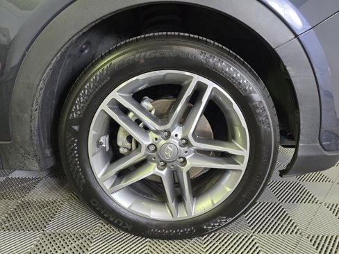 Used 2017 Hyundai Santa Fe Limited image 3
