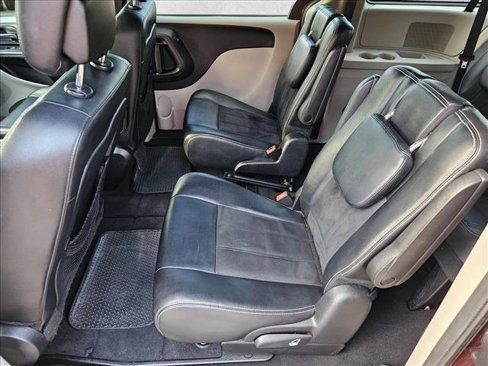 Used 2019 Dodge Grand Caravan SXT image 18