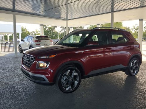 Used 2025 Hyundai Venue SEL image 8