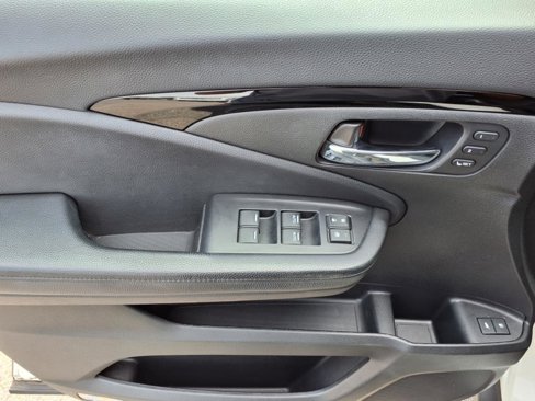 Used 2019 Honda Pilot Touring image 11