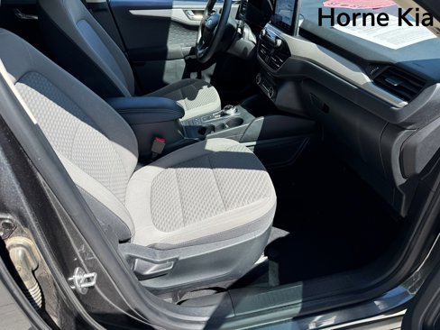 Used 2020 Ford Escape SE image 25