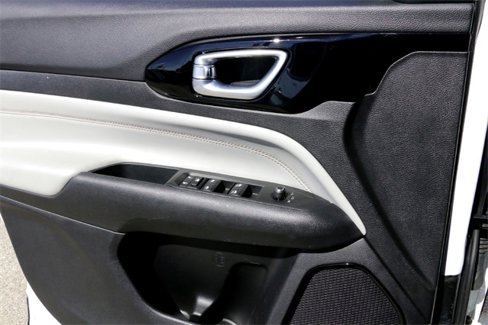 Used 2022 Jeep Compass Limited image 23