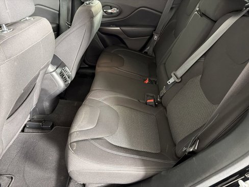 Used 2020 Jeep Cherokee Latitude image 18
