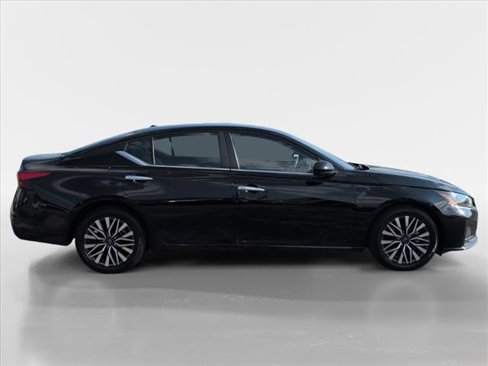 Used 2023 Nissan Altima 2.5 SV image 3
