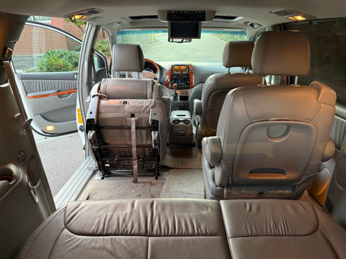 Used 2008 Toyota Sienna XLE Limited image 30