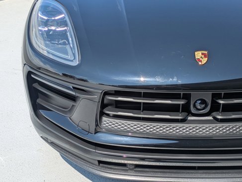 Certified 2024 Porsche Macan image 12