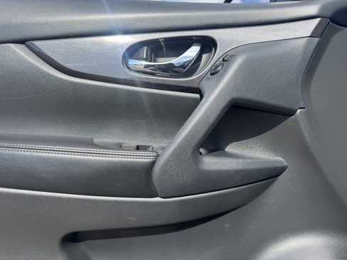 Used 2019 Nissan Rogue S w/ Special Edition Package image 10