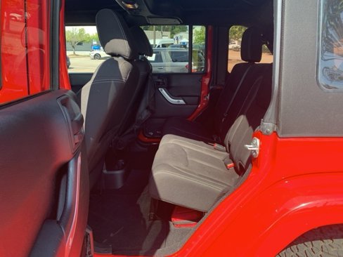 Used 2015 Jeep Wrangler Unlimited Sahara w/ Connectivity Group image 13