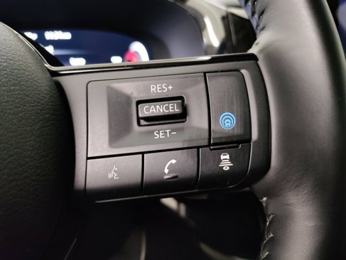 Used 2022 Nissan Pathfinder Platinum w/ Cargo Package image 17