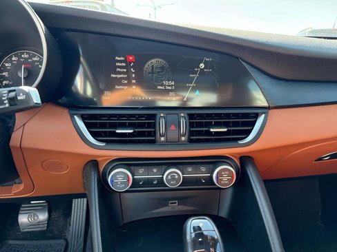 Used 2018 Alfa Romeo Giulia AWD image 13