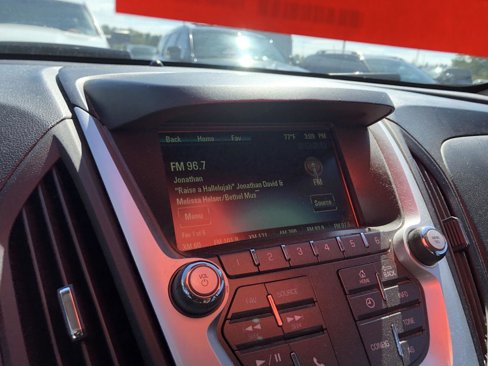 Used 2017 Chevrolet Equinox LS image 28