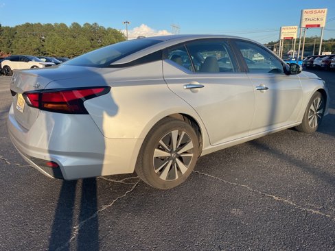 Used 2022 Nissan Altima 2.5 SV image 2