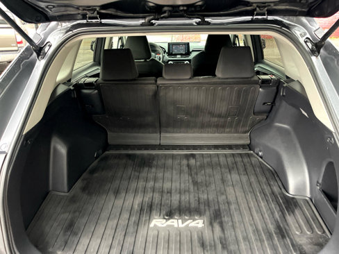 Used 2021 Toyota RAV4 LE image 15
