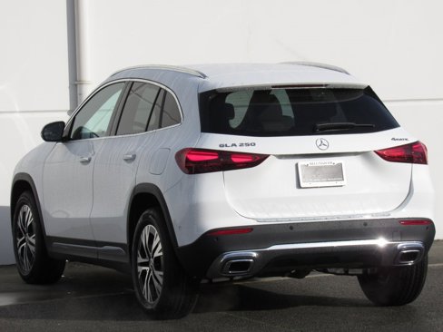 New 2025 Mercedes-Benz GLA 250 4MATIC image 5