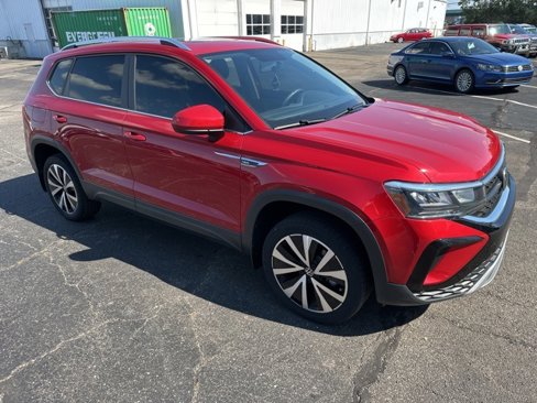 Used 2022 Volkswagen Taos SE w/ Panoramic Sunroof Package image 6