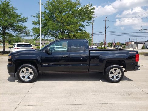 Used 2017 Chevrolet Silverado 1500 Custom w/ Custom Convenience Package image 4
