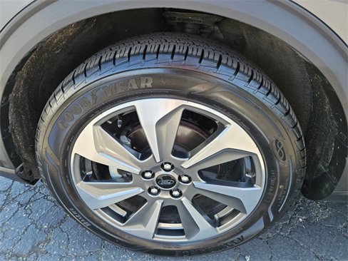 Used 2023 Ford Escape Platinum image 9