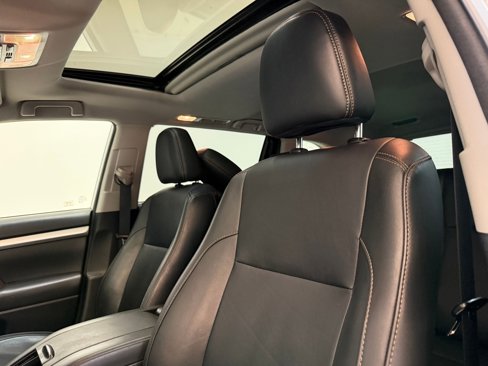 Used 2018 Toyota Highlander XLE image 15
