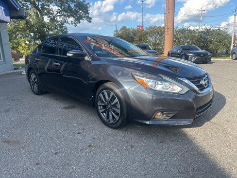 Used 2017 Nissan Altima 2.5 SL w/ Moonroof Package image 6