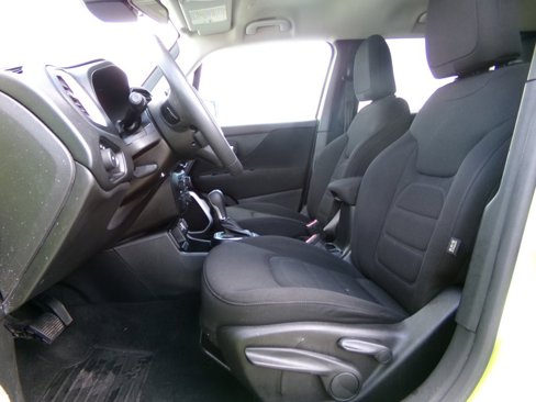 Used 2018 Jeep Renegade Latitude image 5