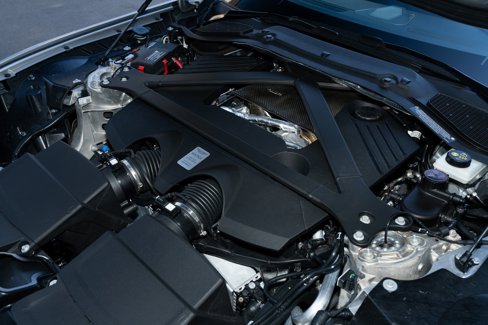 Used 2025 Aston Martin V8 Vantage Coupe image 12