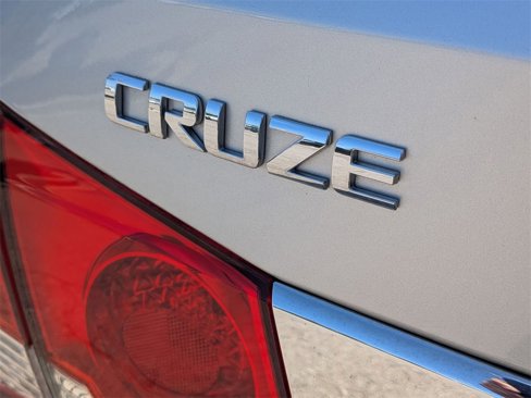 Used 2016 Chevrolet Cruze LT image 9