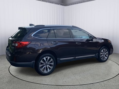 Used 2017 Subaru Outback 3.6R Touring image 4