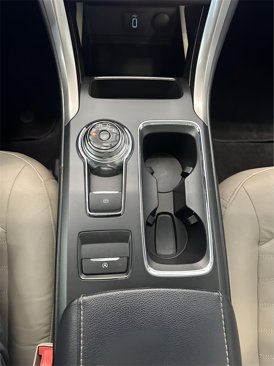 Used 2017 Ford Fusion SE w/ Fusion SE Technology Package image 17