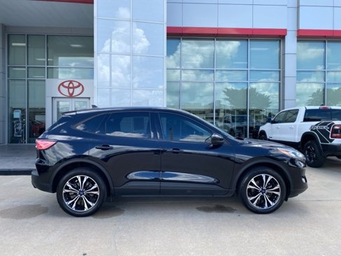 Used 2022 Ford Escape SE w/ SE Sport Appearance Package image 2