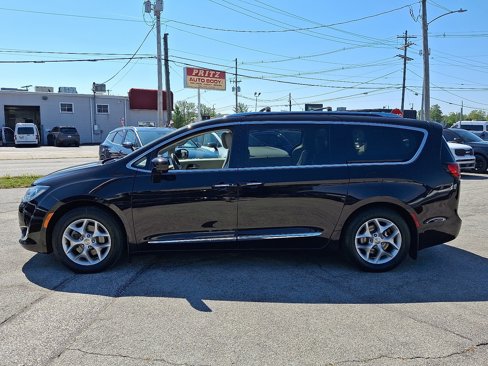 Used 2019 Chrysler Pacifica Touring-L Plus w/ Advanced Safetytec Group image 4