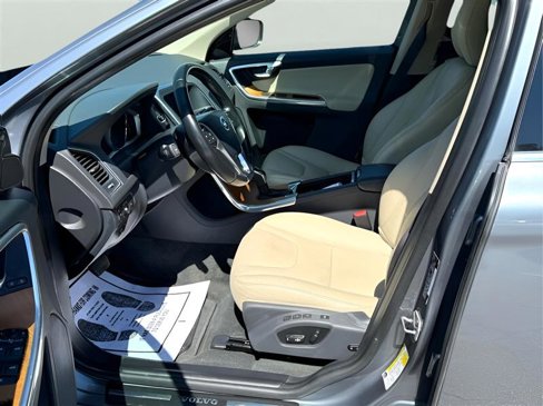 Used 2017 Volvo XC60 T5 Inscription w/ Preferred Option Package image 13