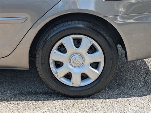Used 2004 Toyota Camry LE image 26