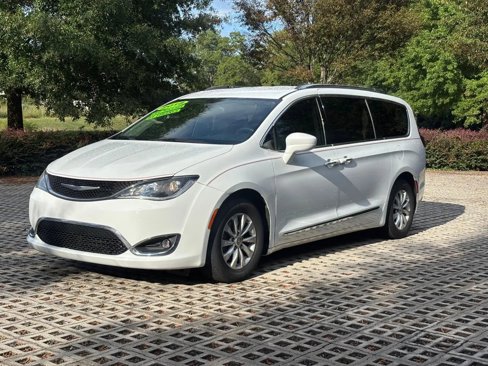 Used 2018 Chrysler Pacifica Touring-L image 1
