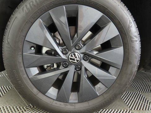 Certified 2024 Volkswagen Taos S image 31