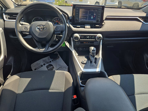 Used 2022 Toyota RAV4 LE image 11