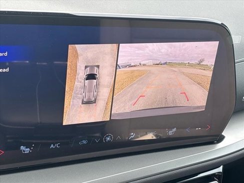 New 2025 Chevrolet Traverse LT w/ Driver Confidence Package image 11