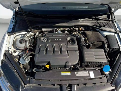 Used 2015 Volkswagen Golf TDI SE image 32