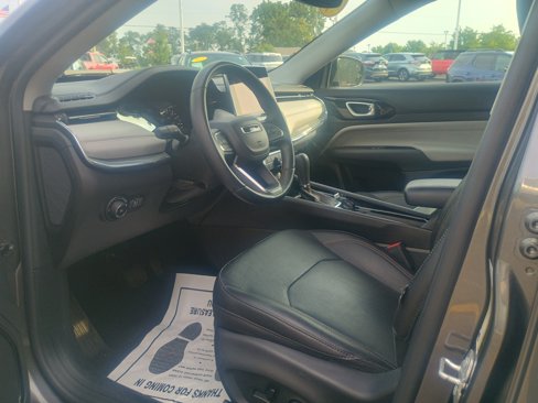 Used 2022 Jeep Compass Limited image 16