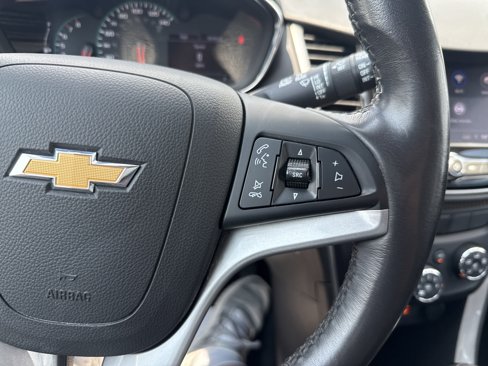 Used 2022 Chevrolet Trax LT w/ Premium Seat Package image 19
