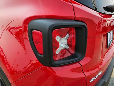 Used 2020 Jeep Renegade Sport w/ Sport Appearance Group image 21