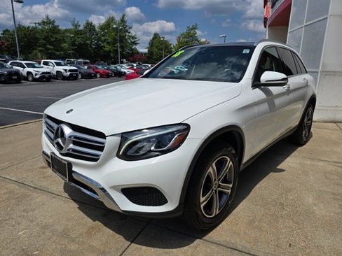 Used 2018 Mercedes-Benz GLC 300 4MATIC image 3