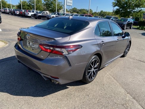 Used 2023 Toyota Camry SE image 3